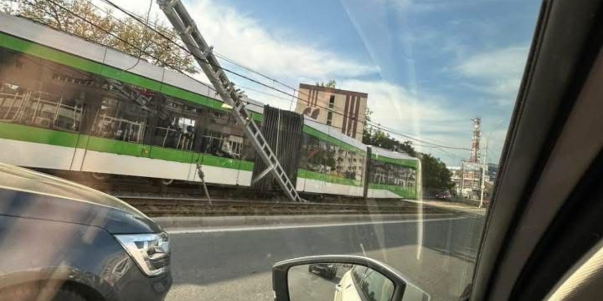 Șase răniți, după ce un tramvai a deraiat în București