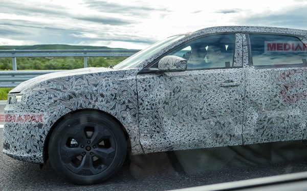Dacia Striker, surprinsă pe șoselele din România: Primele imagini