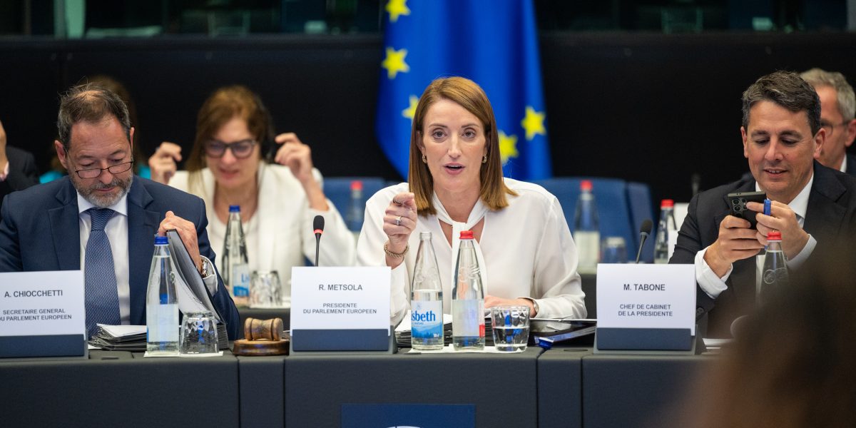 Europarlamentari acuză grupul Patriot folosirea pripagă a banilor UE