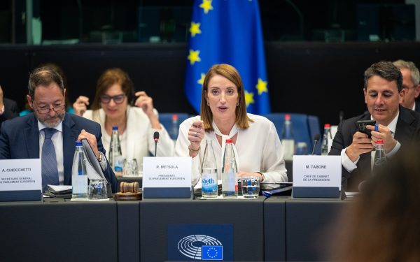 Europarlamentari acuză grupul Patriot folosirea pripagă a banilor UE