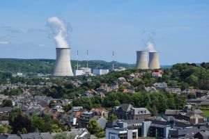 Trump: 17,5 miliarde $ pentru 10 reactoare nucleare noi