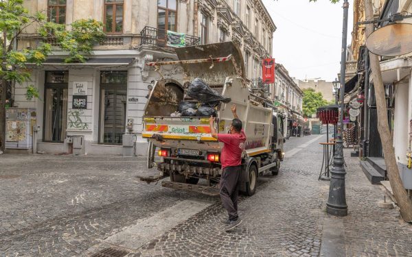 Centrul Vechi: saci cu cod QR pentru deșeuri, în dezbatere
