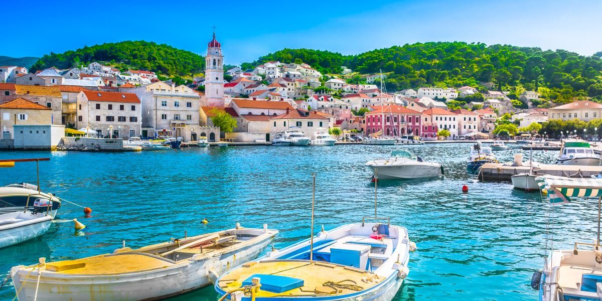 Croația atrage turiști români: plaje spectaculoase, vacanțe tot mai căutate