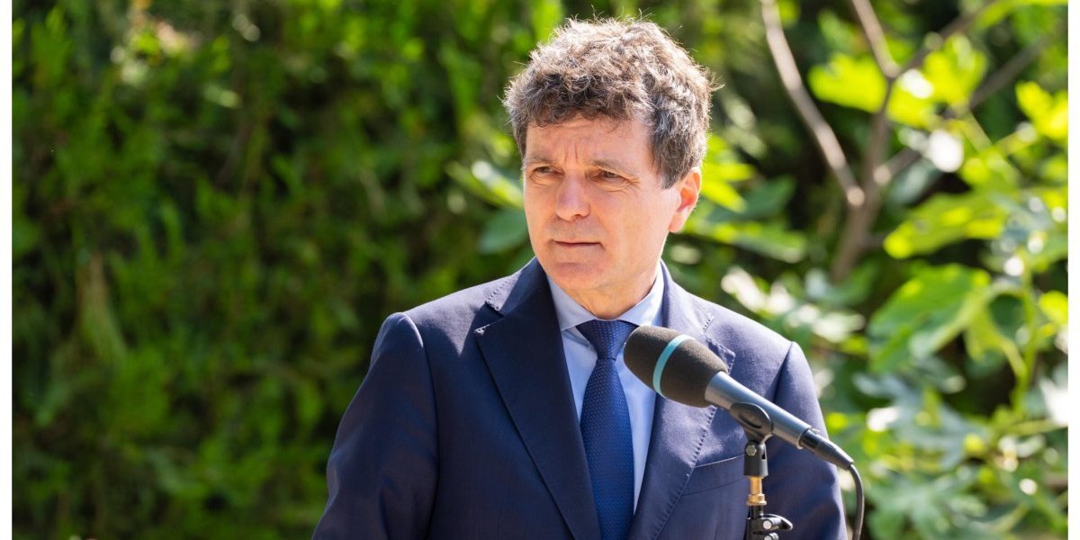 Nicușor la Cotroceni: Alianțe noi și duel pentru Palatul Victoria
