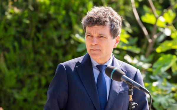 Nicușor la Cotroceni: Alianțe noi și duel pentru Palatul Victoria