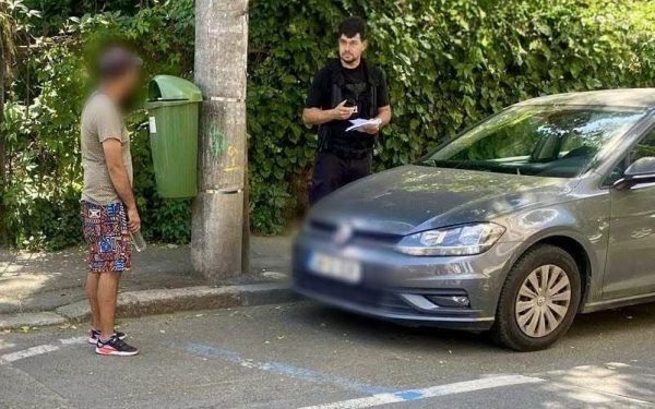 Poliția Locală București a amendat parcagii și lipitori de afișe