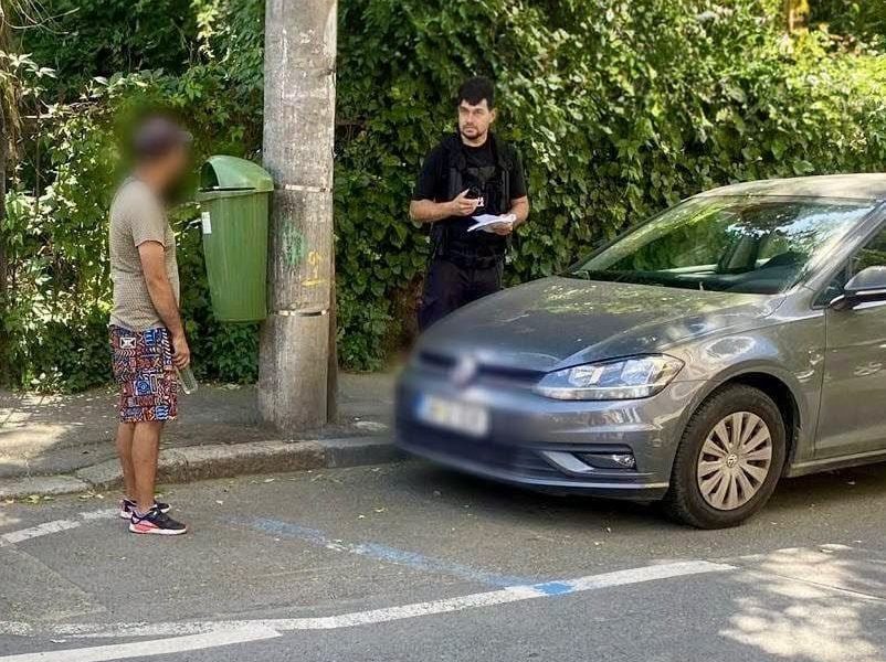Poliția Locală București a amendat parcagii și lipitori de afișe