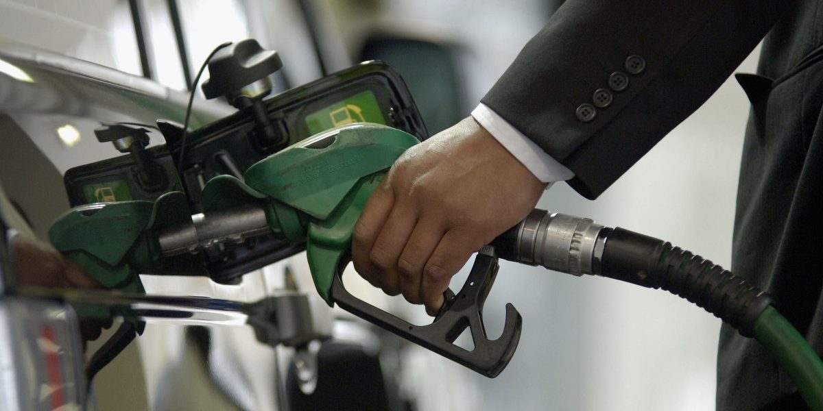 Benzina mai scumpă ca motorina: prețuri în marile orașe