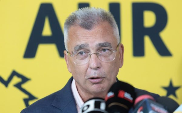 AUR îl boicotează pe Veștea, cereal anticipate. Peiu: „Președintele, Carol al II-lea 2.0”