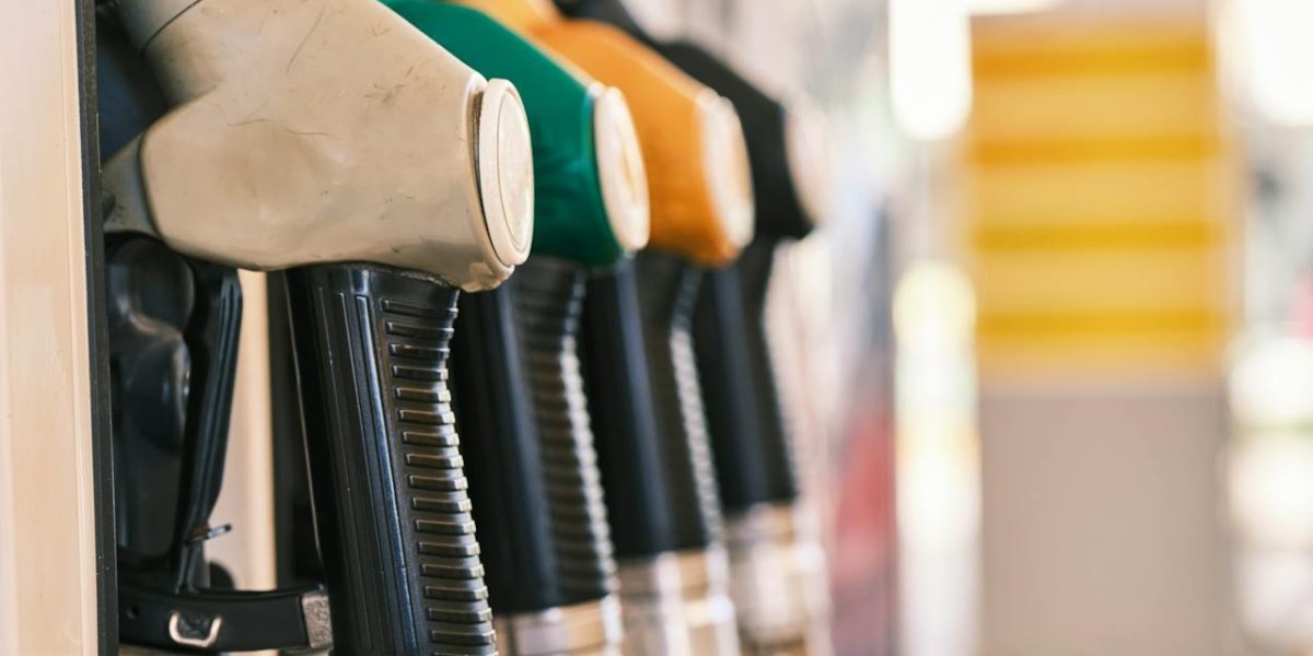 Superpetroliere la comenzi record, cererea de petrol incertă