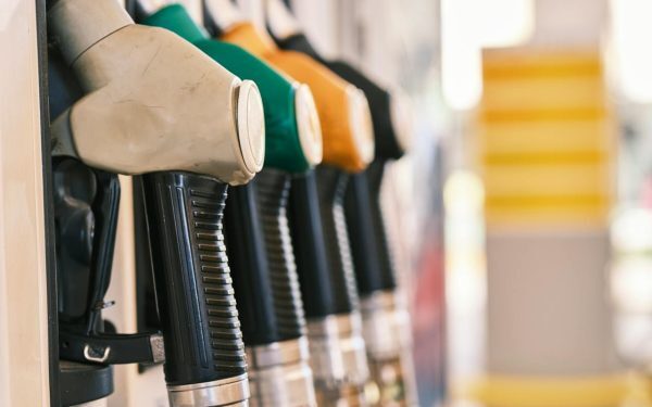 Superpetroliere la comenzi record, cererea de petrol incertă