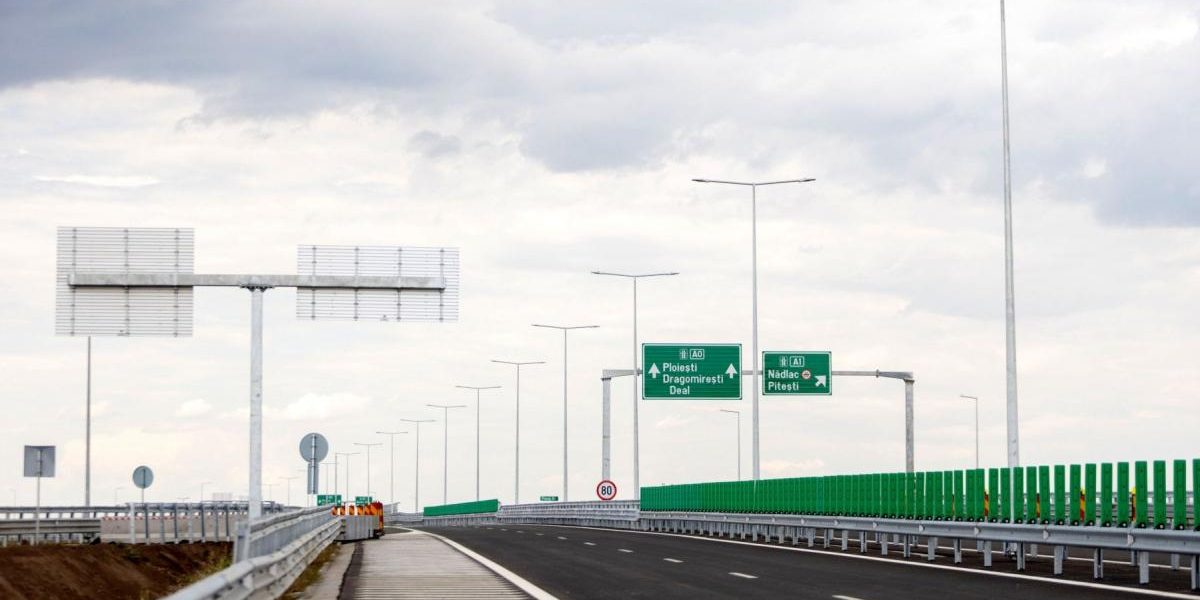Lamele verzi de pe autostrăzi: Ce secret ascund șoferii