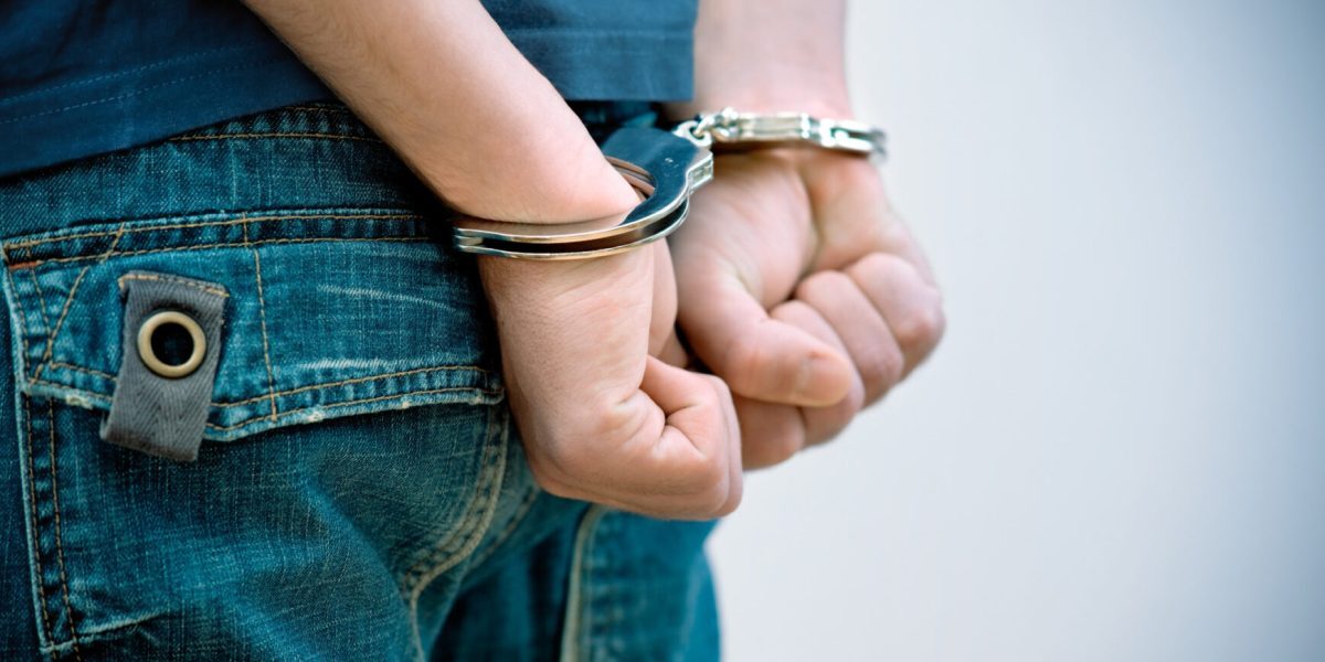 Argeș: Tânăr prins în plasa online pentru pedofilie, victimă de 7 ani