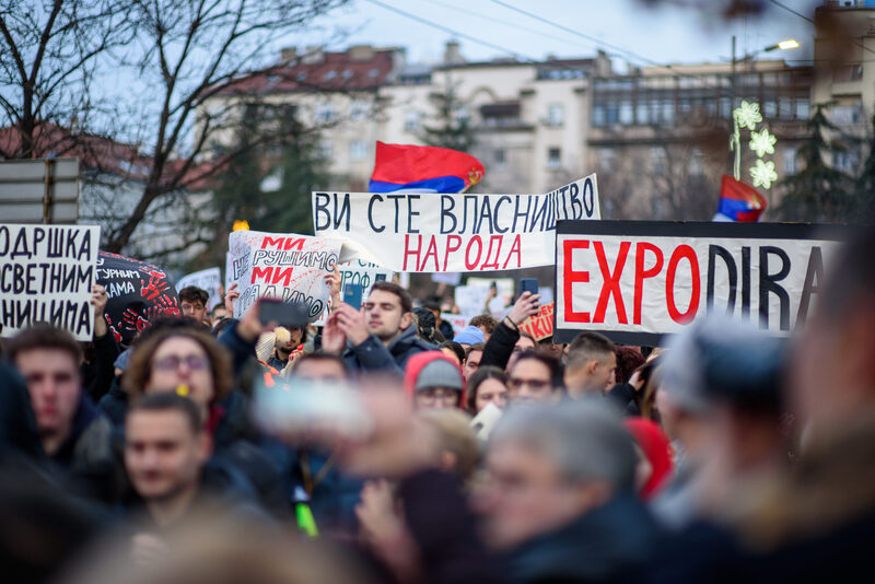 Serbia în fierbere: Protestele continuă după anunțul lui Vučić