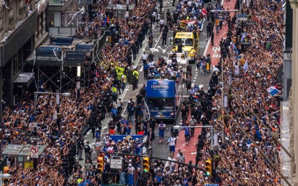 Tensiune în Times Square: Focuri de armă în toiul paradei Knicks