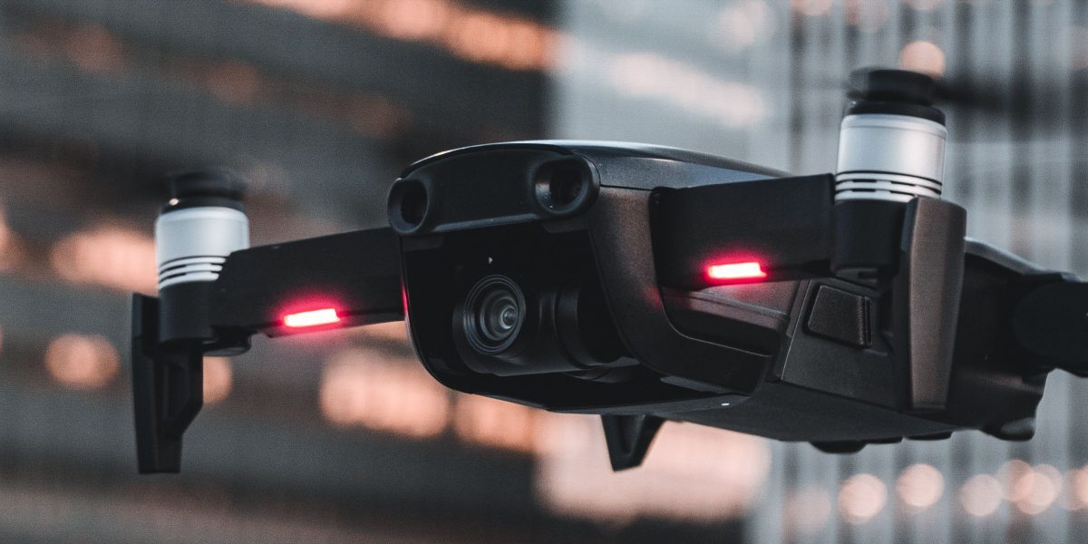 Europarlamentari dau undă verde la bani rapizi pentru drone și AI militar