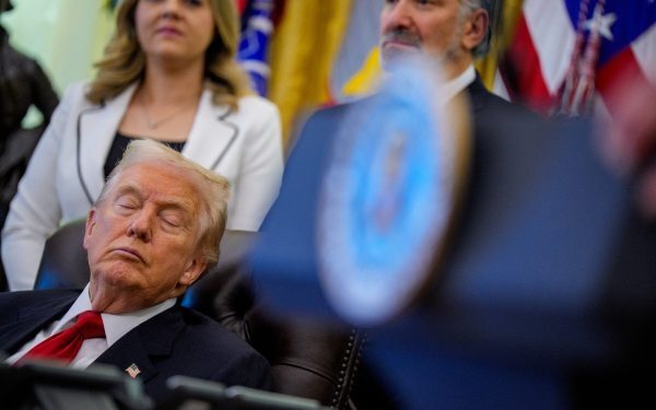Trump: 500 mil. $ profit crypto, investitorii în pierderi masive