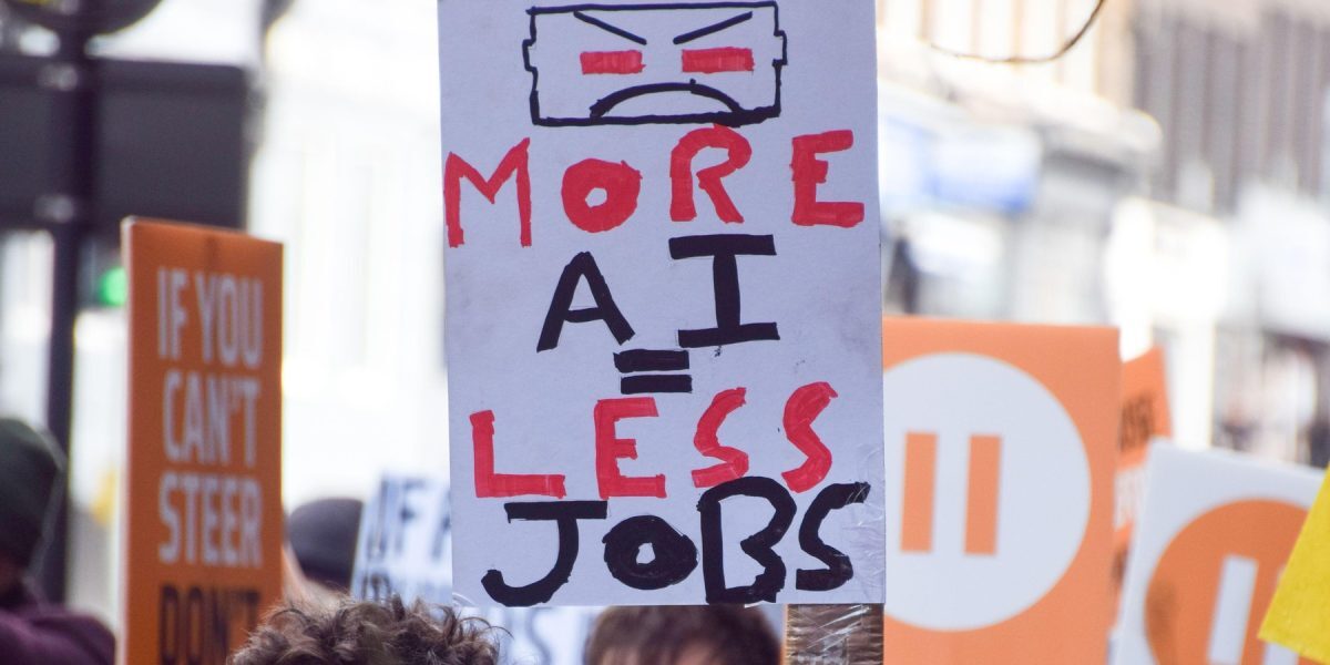 AI provoacă proteste masive la locul de muncă, avertizează o șefă din domeniu