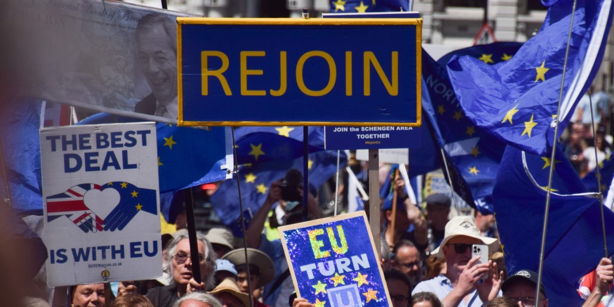 Londra: Mii cer revenirea UK în UE la 10 ani de la Brexit