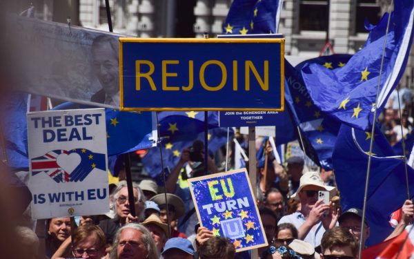 Londra: Mii cer revenirea UK în UE la 10 ani de la Brexit