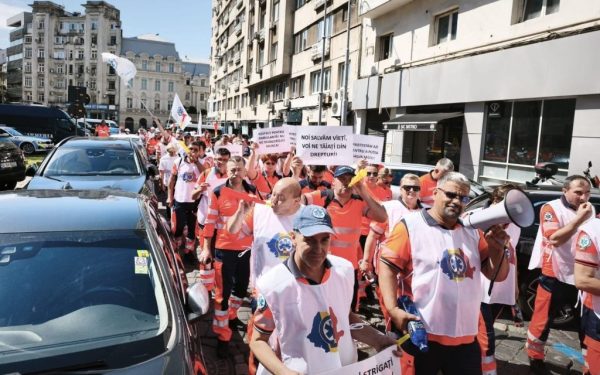 Ambulancieri în stradă: Nu la noua lege a salarizării