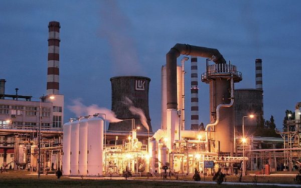 Lukoil refuză, statul bate pasul, SUA evită decizia