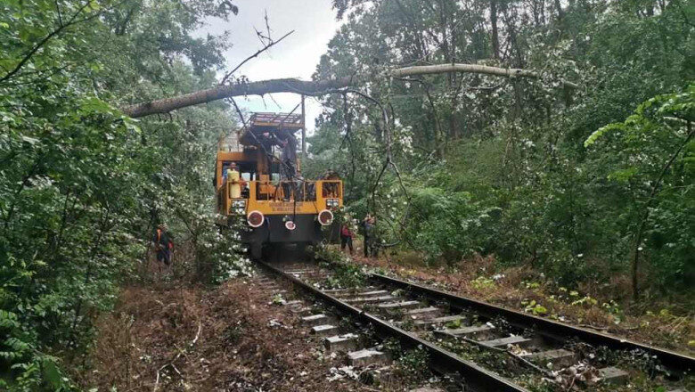 Blocaj pe calea ferată: 16 trenuri, opriri între București și Constanța din cauza furtunii