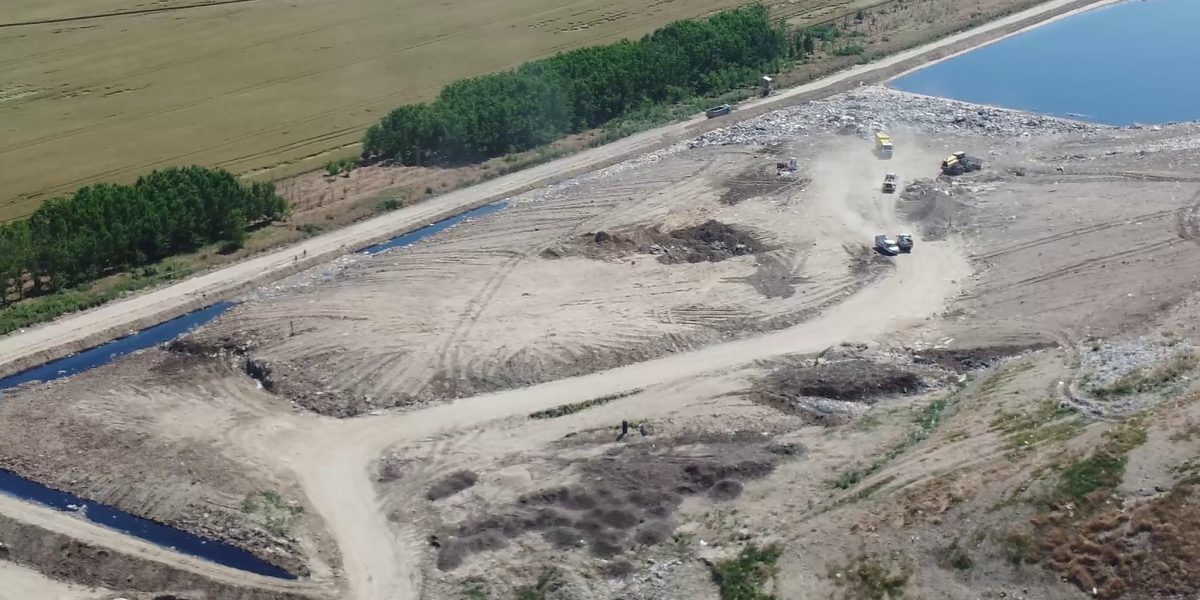 Glina: Gropile de gunoi scapă suspendarea, dar lupta pentru anulare continuă