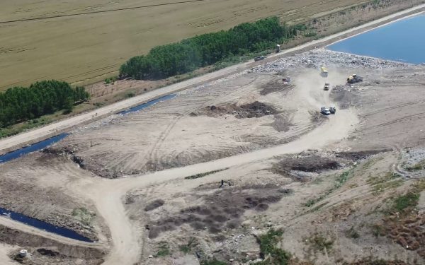 Glina: Gropile de gunoi scapă suspendarea, dar lupta pentru anulare continuă