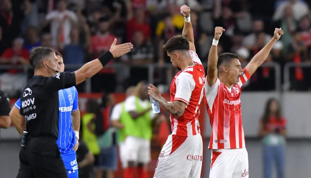 Dinamo a humilia campioana în fața Craiovei: 5-1 în derby cu VAR