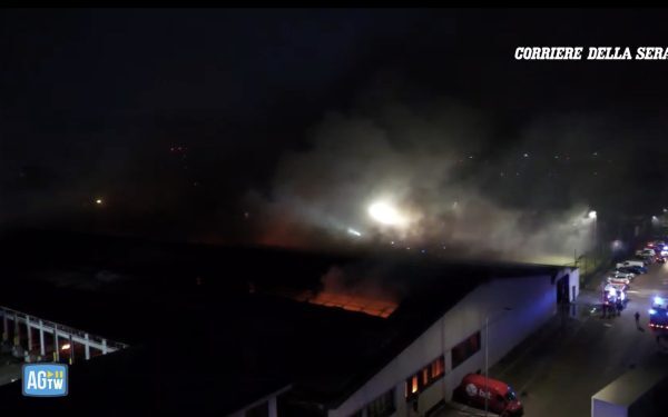 Incendiu la Bartolini Milano: Explozii și fum într-o caniculă infernală