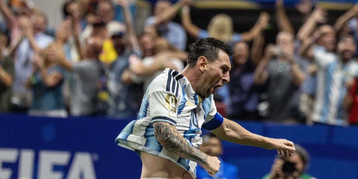 Elveția invinge Columbia, Argentina revine de la 0-2 cu Egiptul
