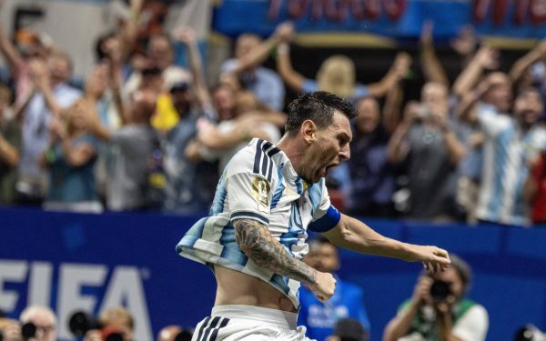 Elveția invinge Columbia, Argentina revine de la 0-2 cu Egiptul