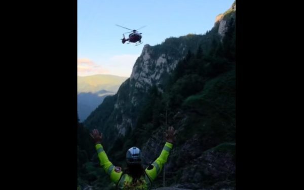 Elicopter, salvare eroică pe un traseu periculos din Bucegi