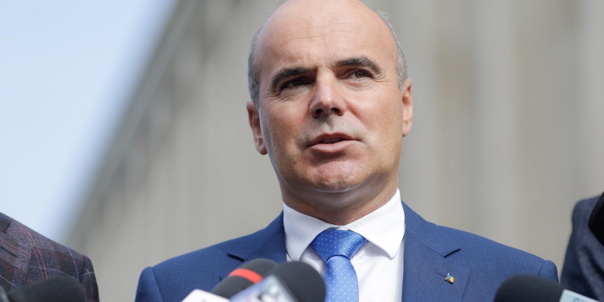 Rareș Bogdan îi dă lecții lui Bolojan despre negocieri cu Comisia Europeană
