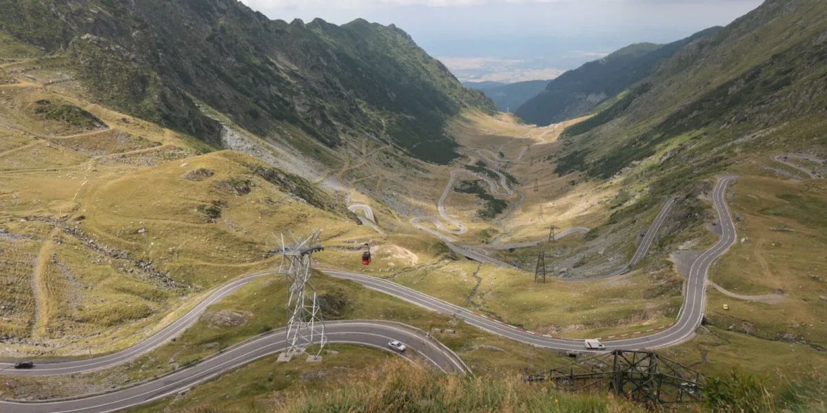 Transfăgărășan închis miercuri pentru reclamații. Șoferii, în așteptare