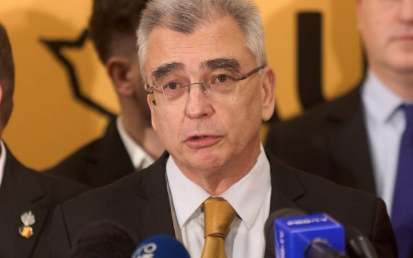 Politicul: Numele ridicolului, de la București la Washington