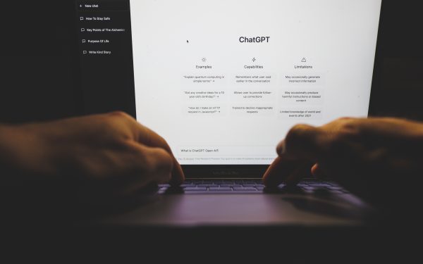 ChatGPT pierdut cota: Cine a uimit pe piața AI