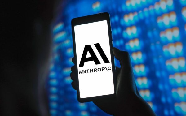 SUA renunță la restricții IA, Anthropic reia modelele