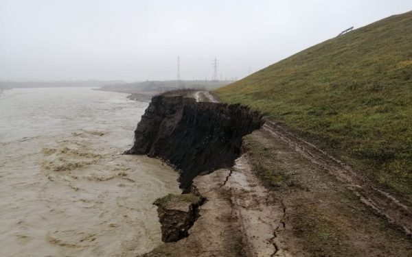 Cod galben de inundații în Prahova. Risc de viituri rapide