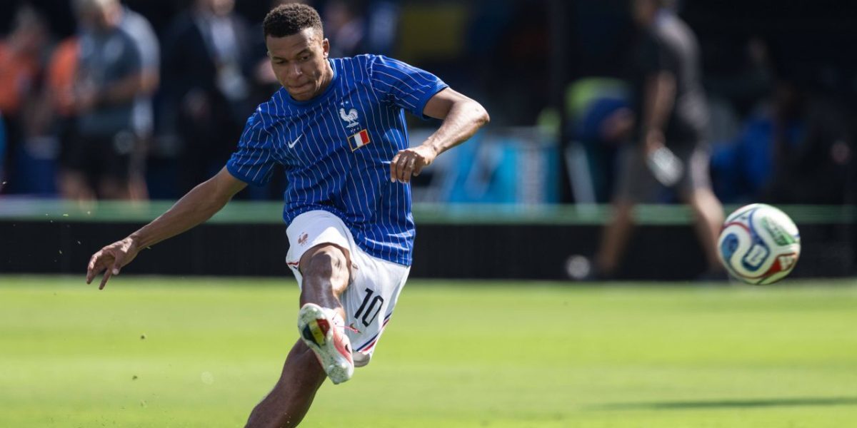 Franța triumfă! Mbappe, la egalitate cu Messi, visează sfertul.