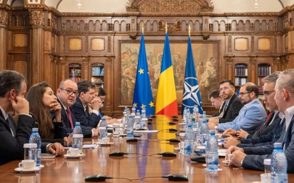 Nicuşor Dan: Patriot și pro-UE, expertiza pe masa românească