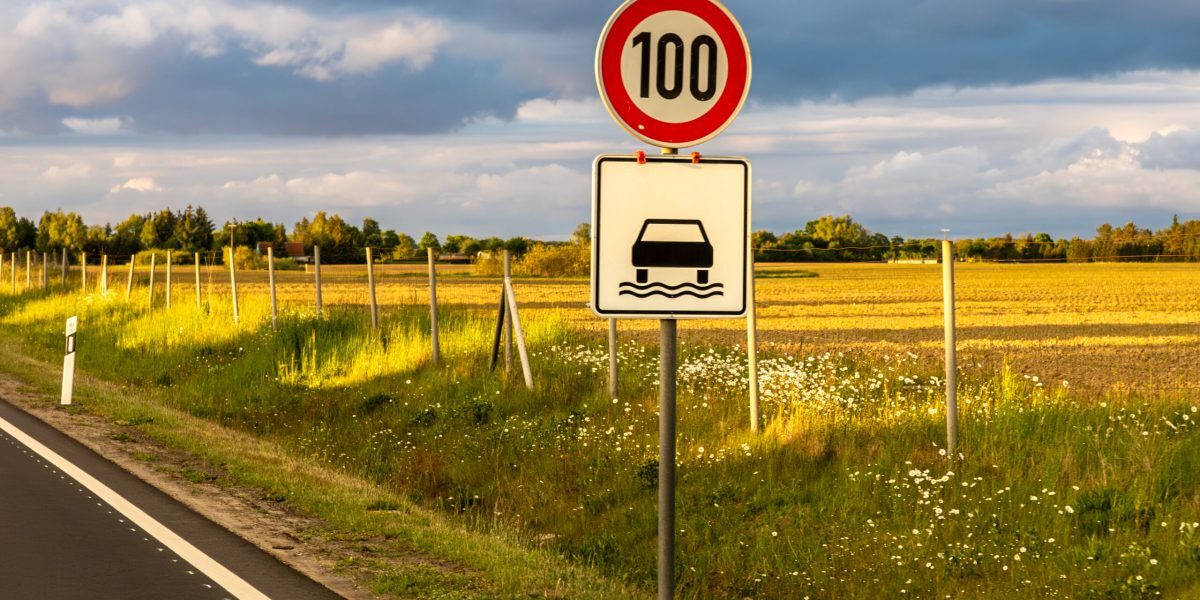 Bruxelles vrea frână automată pe șosele. Sfârșit exces viteză?