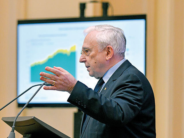 Isărescu: Dobânzi mai mici de la 2027, economie în platou