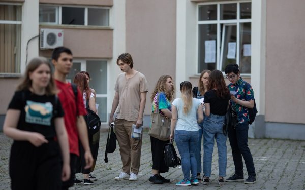 Bac 2026 toamnă: Azi e rândul matematicii sau istoriei
