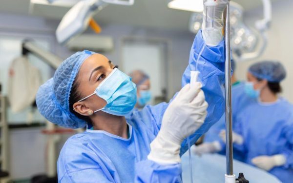 Sănătate: Noi salarii pentru medici și asistente după lege