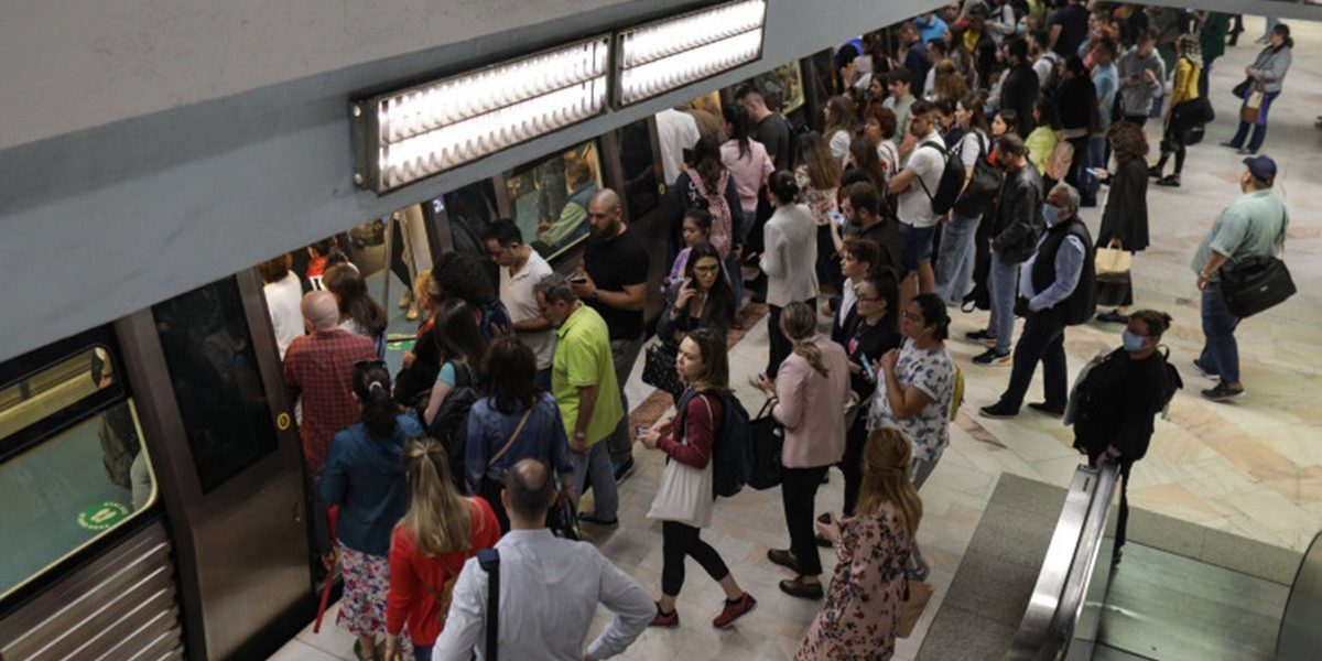 Metroul e blocat! Magistrala 1, dată peste cap vineri la primele ore