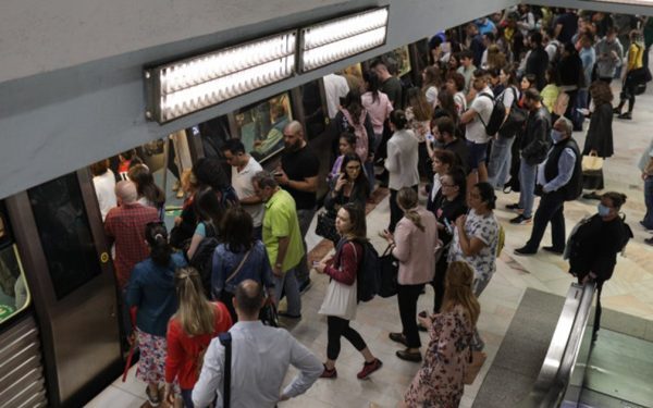 Metroul e blocat! Magistrala 1, dată peste cap vineri la primele ore