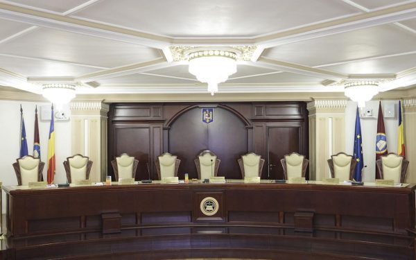 Președintele Iohannis contestă legea integrității la Curtea Constituțională