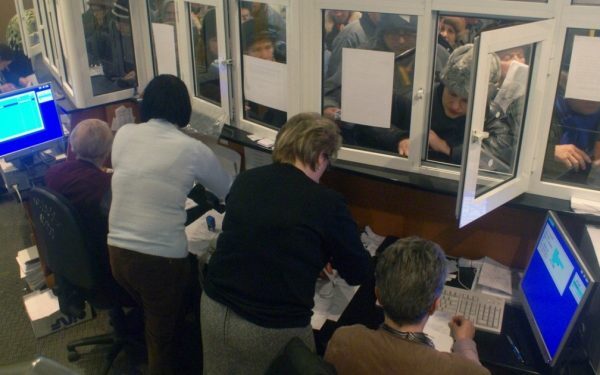 Reorganizare masivă în stat: dispar posturi, apar șefi noi